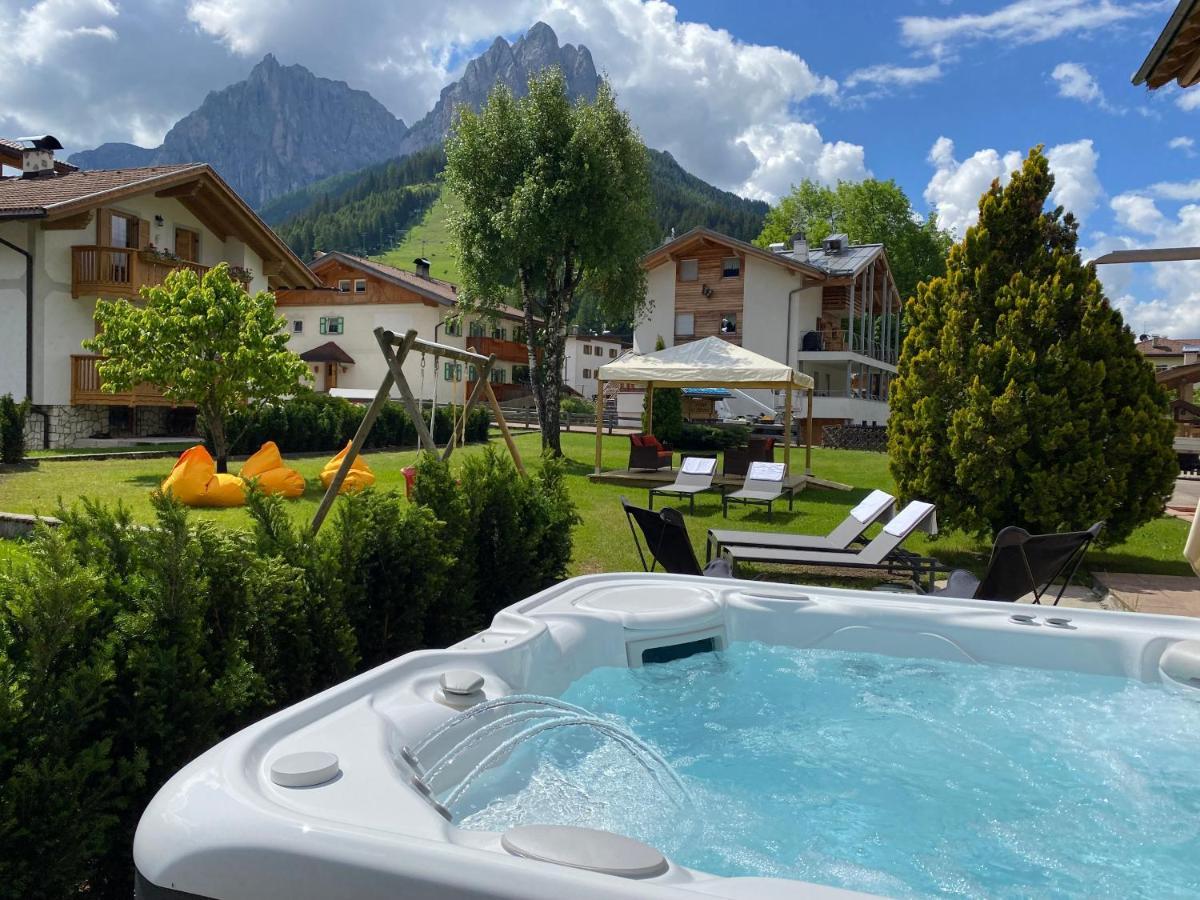 Hotel Chalet Sas Morin Pozza di Fassa Bagian luar foto