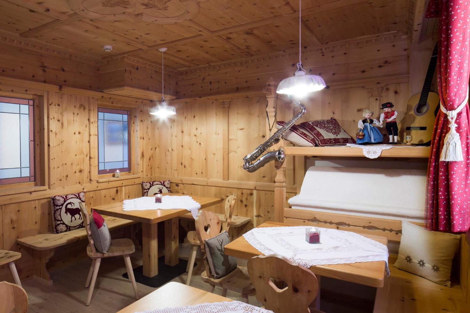 Hotel Chalet Sas Morin Pozza di Fassa Bagian luar foto